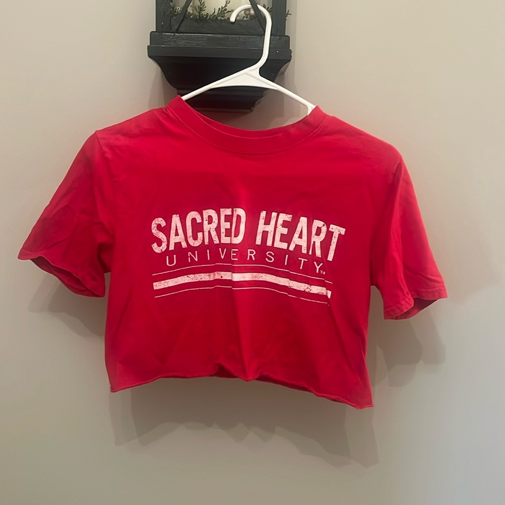 Cropped Sacred Heart University T-shirt